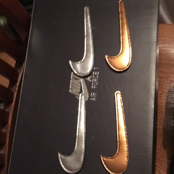 Size 8 Air Force 1 ‘07 - Picture 2 of 4